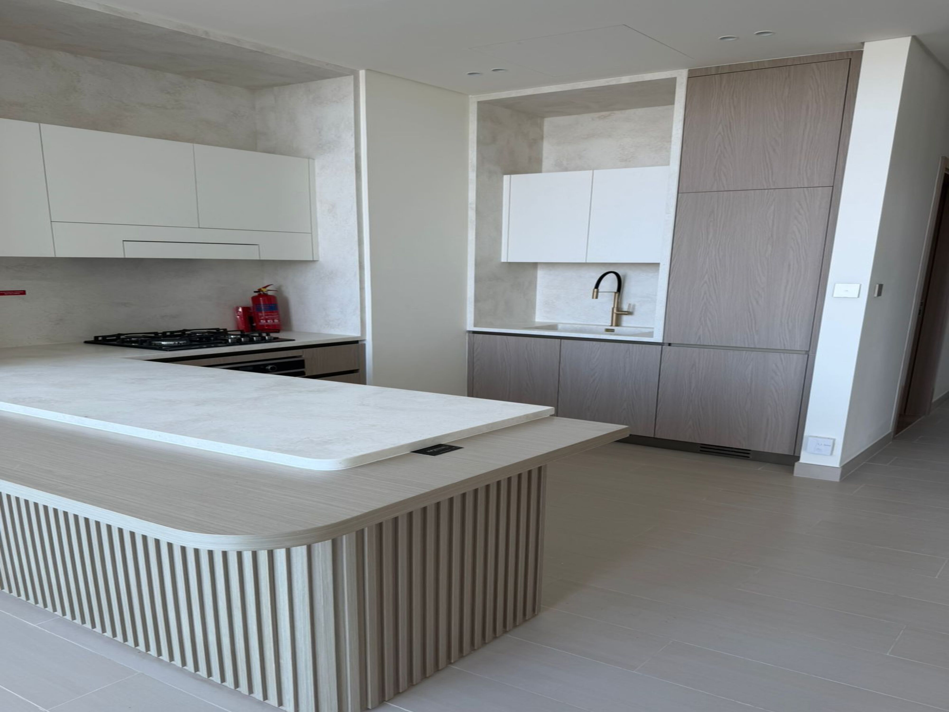 Spacious Layout |High Floor I Prime Location