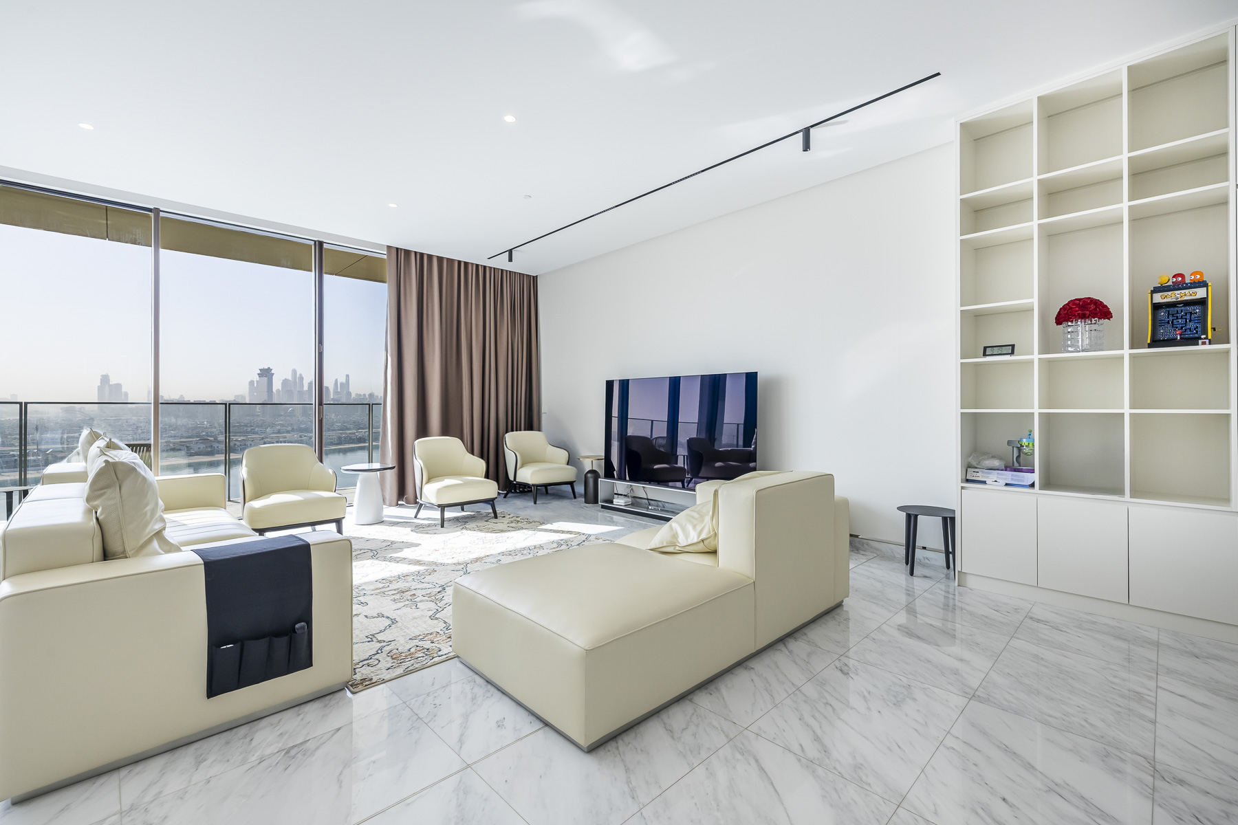 Dual View I Luxury Living I 4BR Expensive Layout