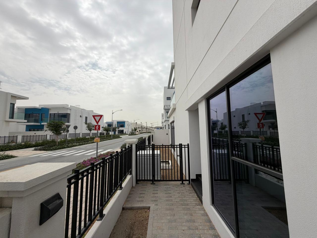 5BR Corner Unit Townhouse in Santorini at DAMAC Lagoon