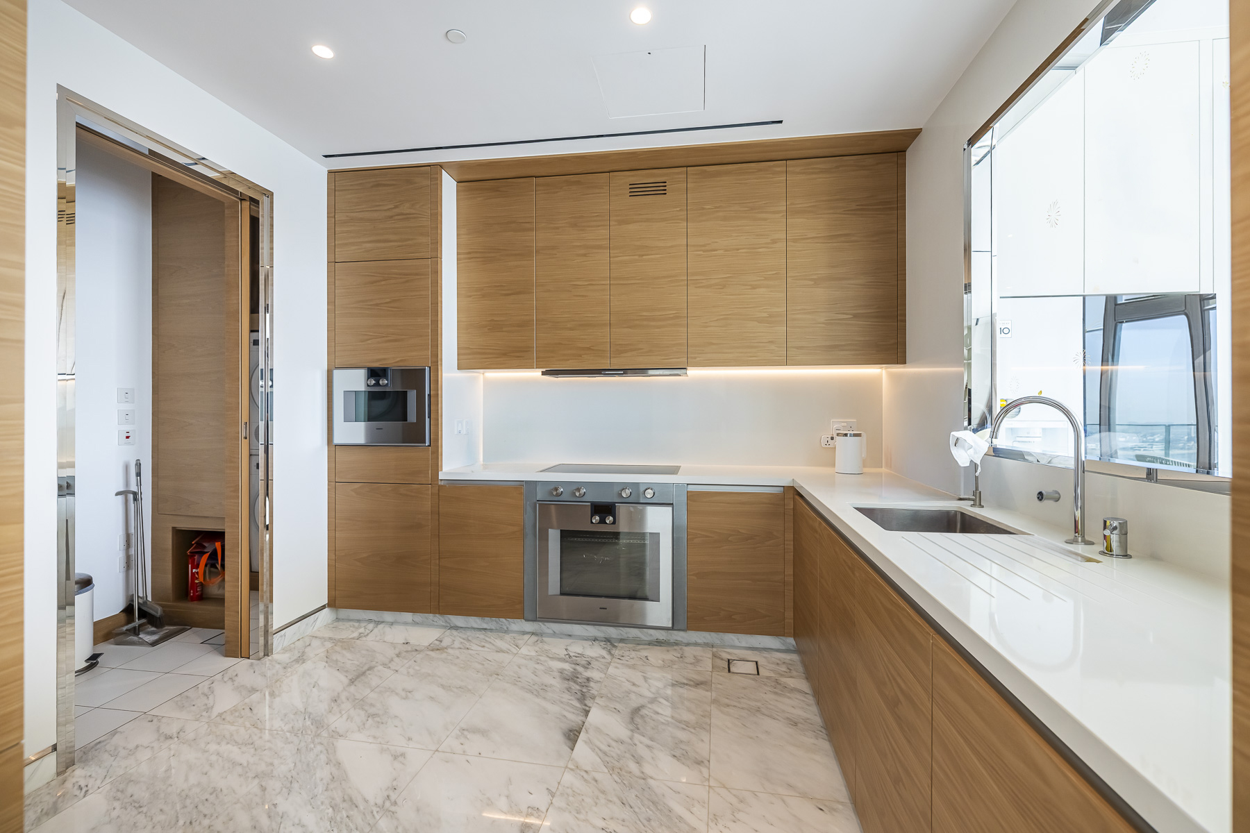 Dual View I Luxury Living I 4BR Expensive Layout