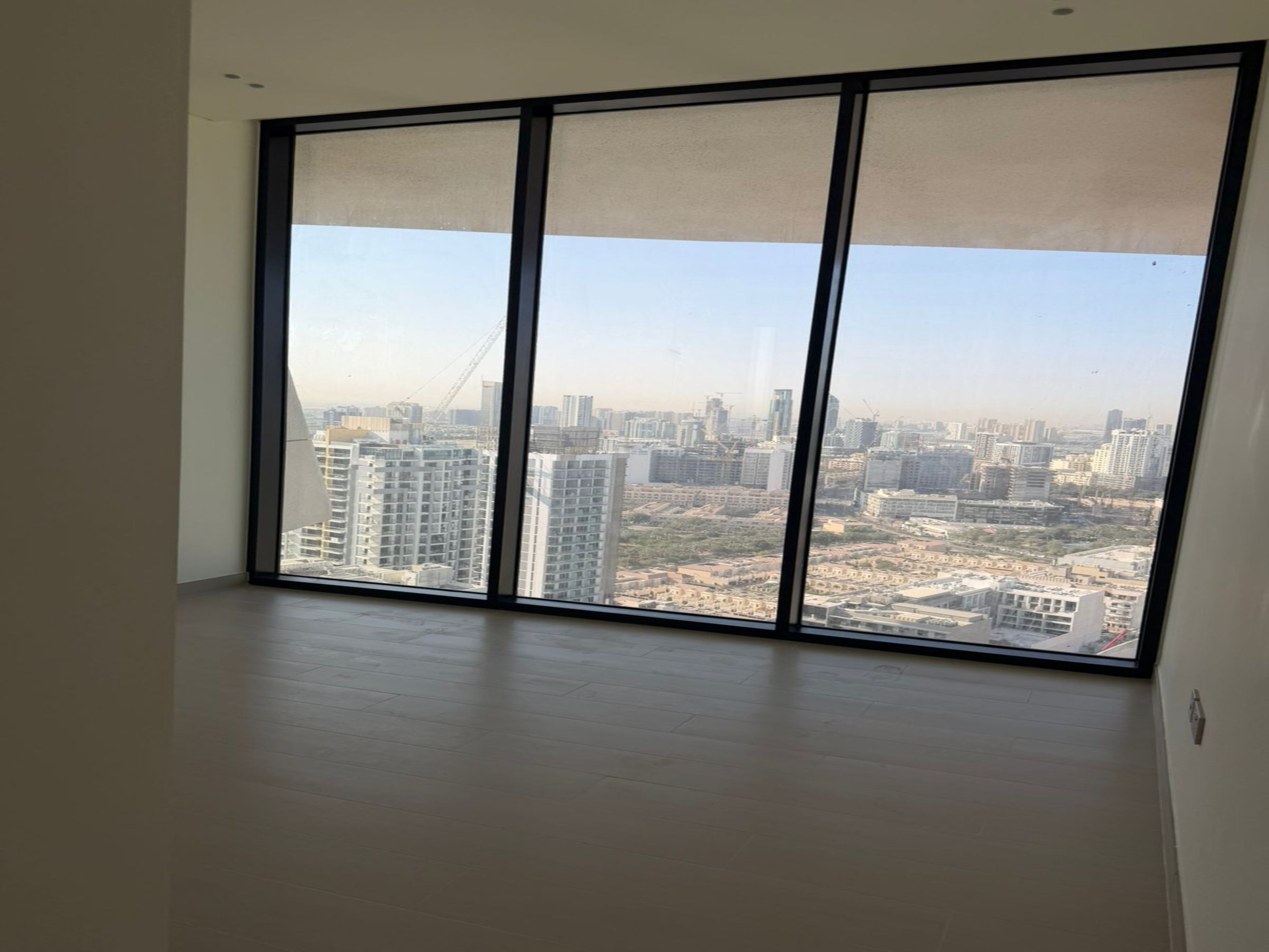 Spacious Layout |High Floor I Prime Location