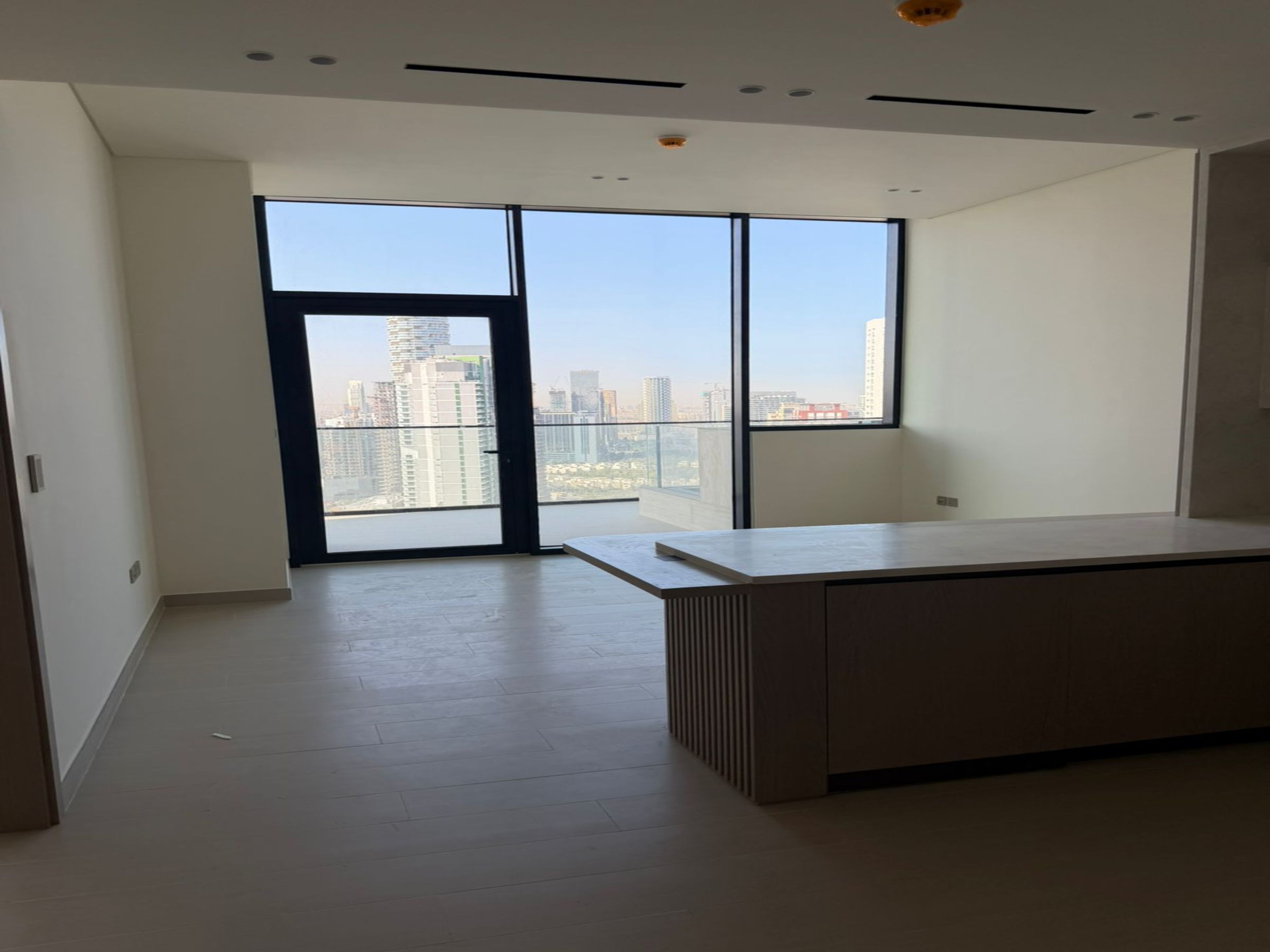 Spacious Layout |High Floor I Prime Location