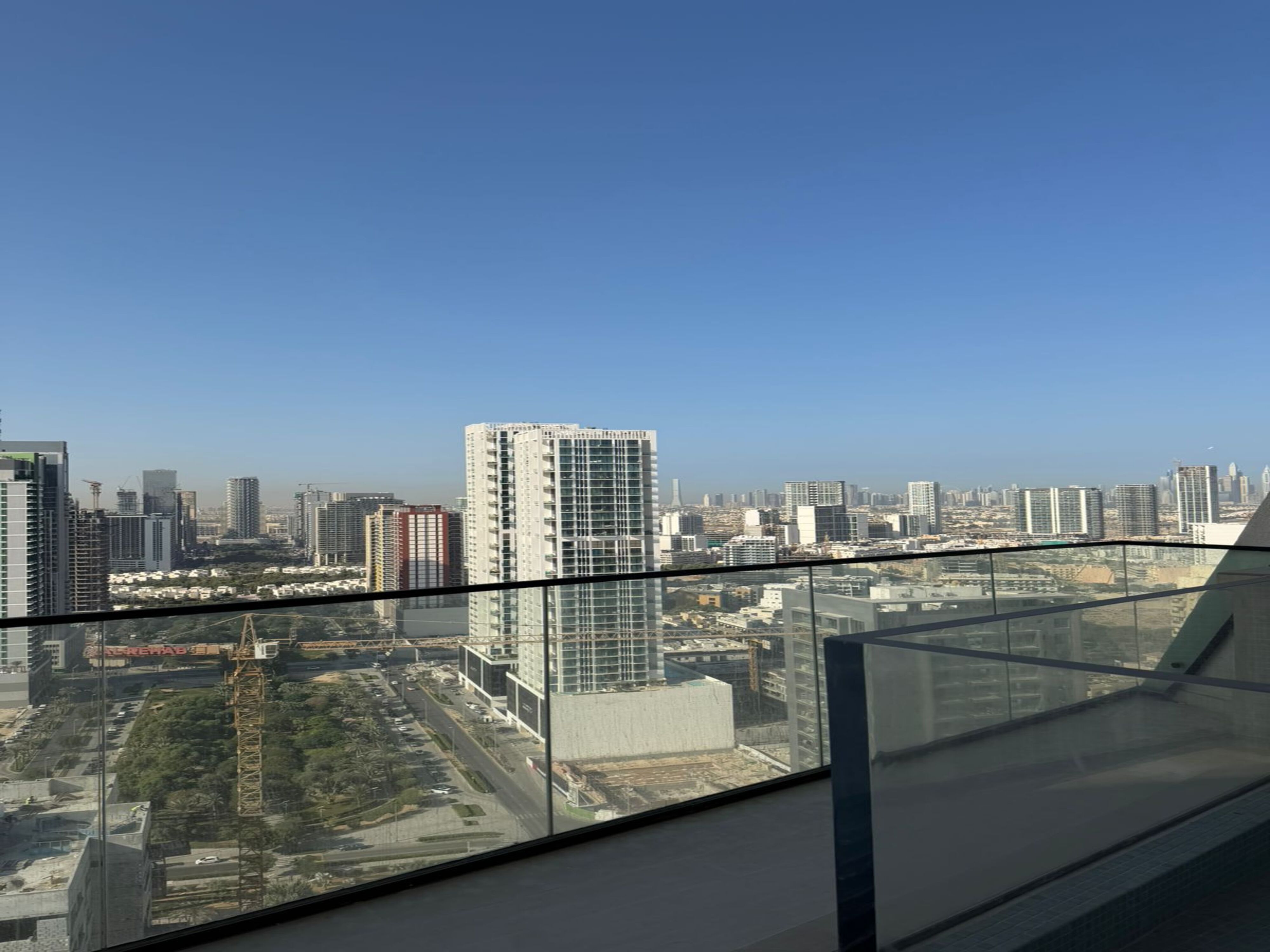 Spacious Layout |High Floor I Prime Location